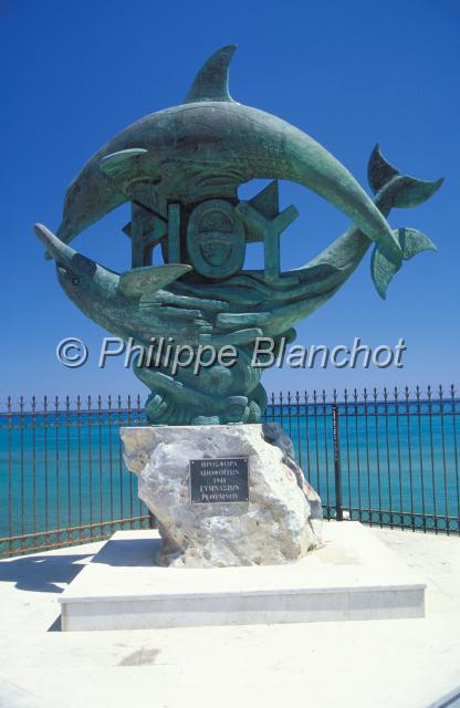 crete 20.JPG - Statue de dauphinsRethimnonCrète